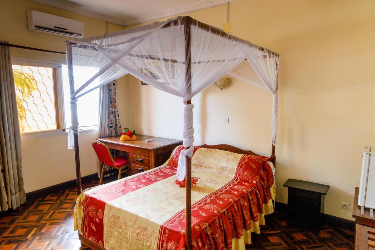 Hotel Melrose Самбава Екстер'єр фото