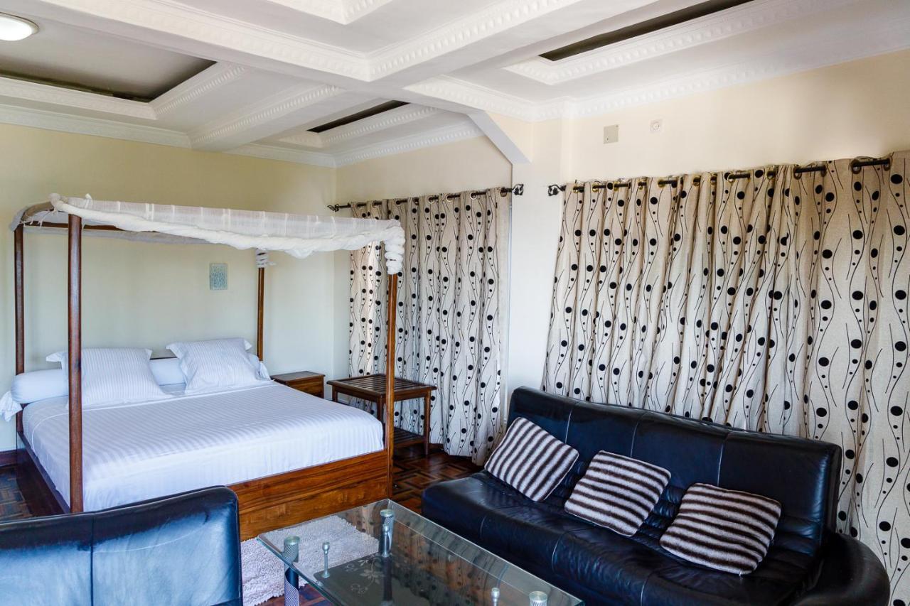 Hotel Melrose Самбава Екстер'єр фото
