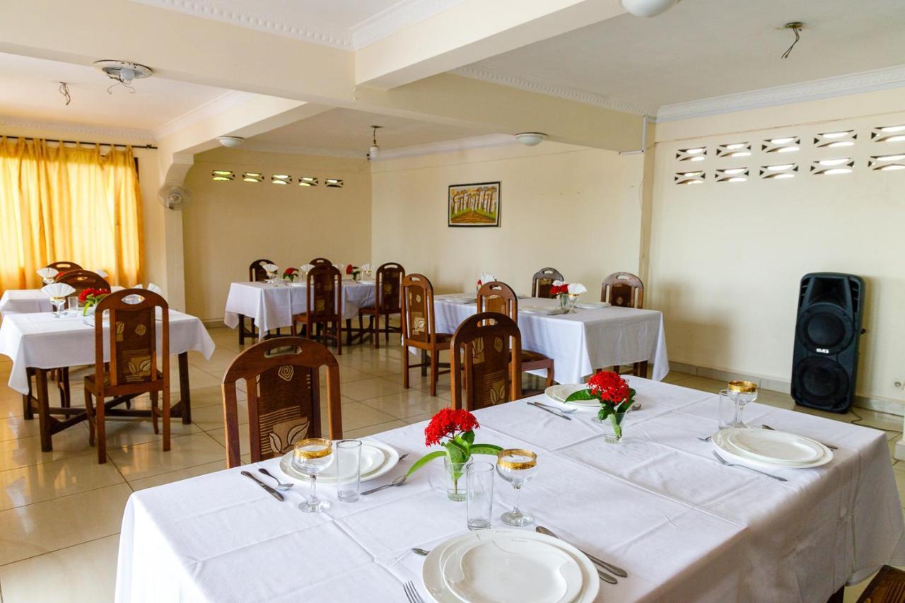 Hotel Melrose Самбава Екстер'єр фото