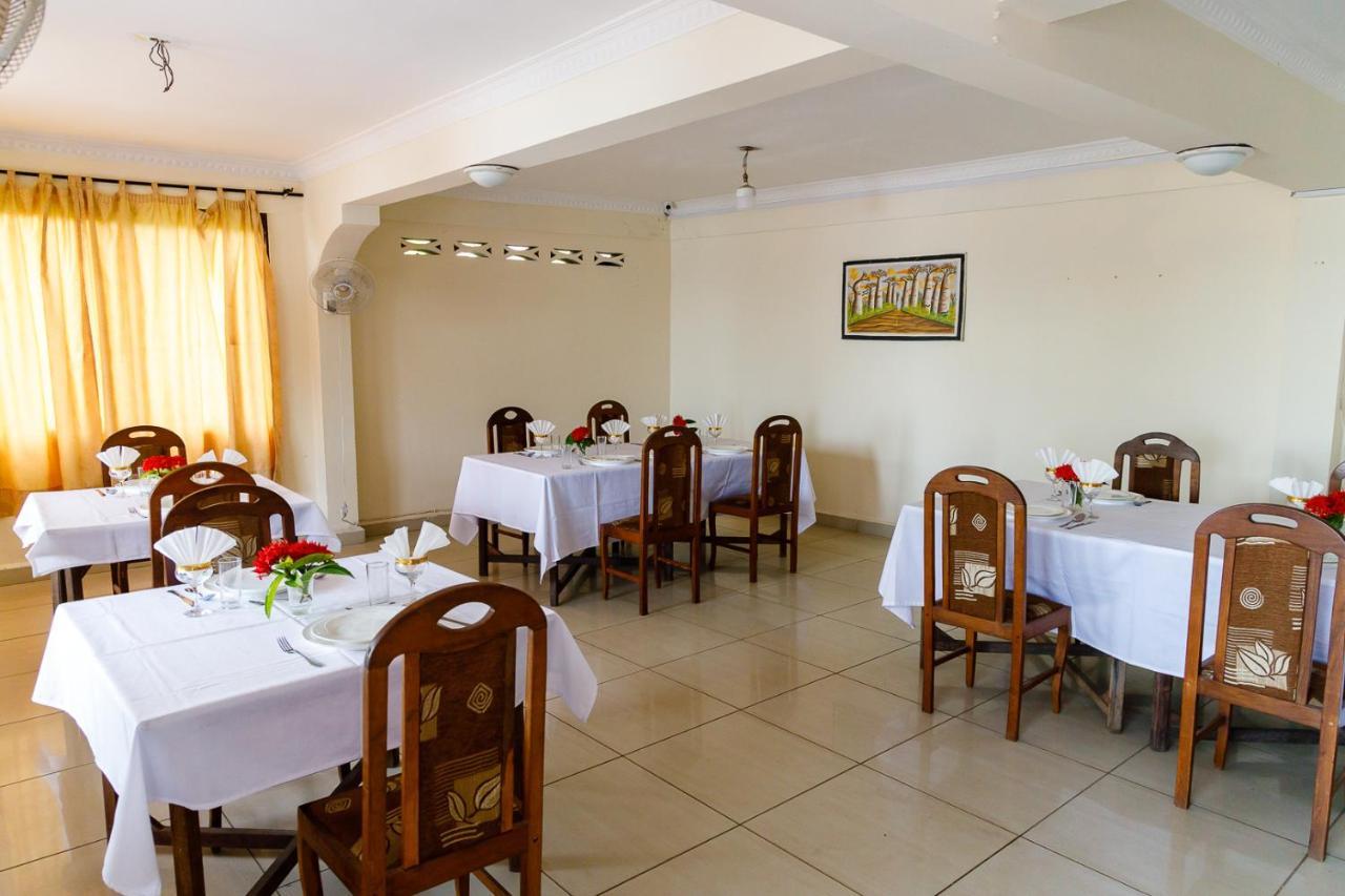 Hotel Melrose Самбава Екстер'єр фото